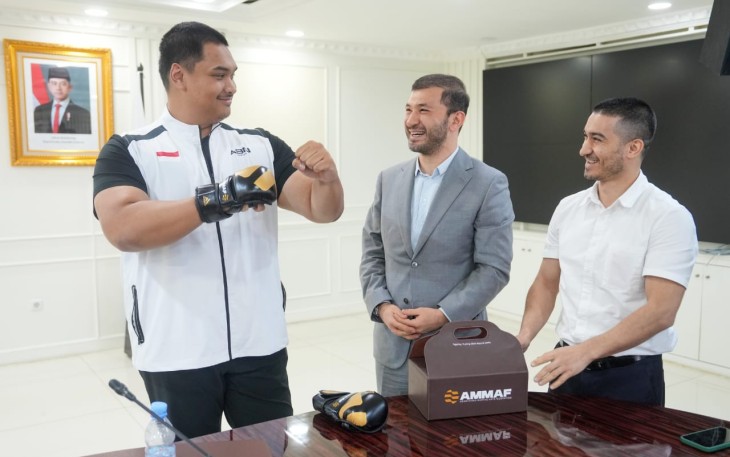 Menpora Dito berdialog dengan Presiden AMMAF Davron Juraev di Jakarta, Senin (24/2)