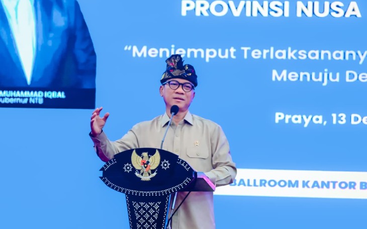  Menteri Desa dan Pembangunan Daerah Tertinggal (Mendes PDT) Yandri Susanto membuka Jambore Persatuan Anggota Badan Permusyawaratan Desa Seluruh Indonesia (PABDSI) sekaligus deklarasi Desa Bersih Narkoba (Bersinar) Provinsi Nusa Tenggara Barat, di Kantor Bupati Lombok Tengah, Sabtu (13/12/2025)