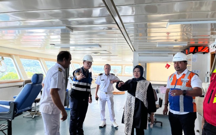 Asisten deputi pengembangan BUMN bidang infrastruktur dan logistik saat melakukan kunker di pelabuhan Bitung