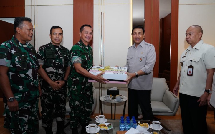 Asrenum Panglima TNI saat Anjangsana kepada Jenderal TNI (Purn) Wiranto