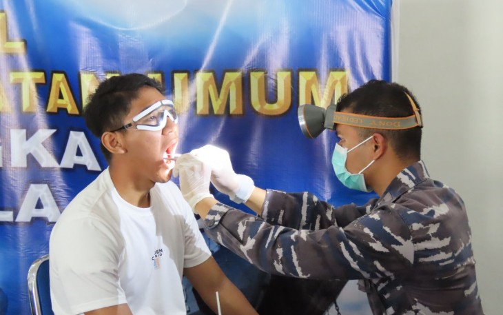 Lanal Ranai Laksanakan Bakti Sosial Pemeriksaan Kesehatan Siswa SMA 1 dan 2