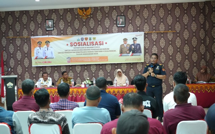 Bea Cukai Lhokseumawe Sosialisasi Rokok Ilegal di Bireuen di Ops Room Kantor Bupati Bireuen, Senin (24/11).