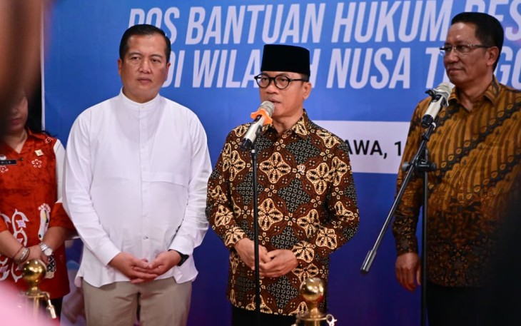 Mendes Yandri Resmikan Posbankum di NTB