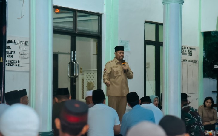  Bupati Batu Bara H.Baharuddin Siagian, SH, M.Si saat Safari Ramadhan, di Masjid Al Ikhwan, Dusun II, Desa Sei Muka, Kecamatan Datuk Tanah Datar, Selasa (11/03/2025).
