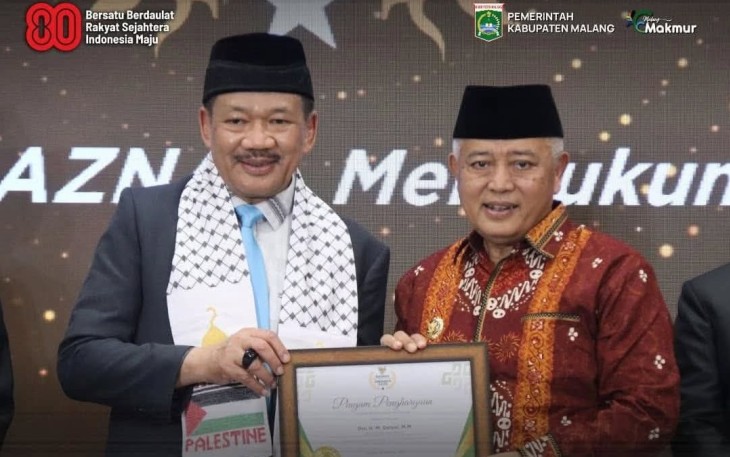 Bupati Malang Sanusi saat Raih Penghargaan BAZNAS Award 2025
