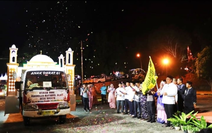 Bupati Roby saat Lepas 43 Kendaraan Hias Pawai Takbir Idul Adha 1446 H