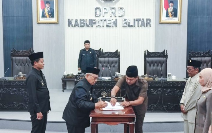 DPRD dengan Pemkab Blitar Tandatangani Kesepakatan KUA PPAS 2025