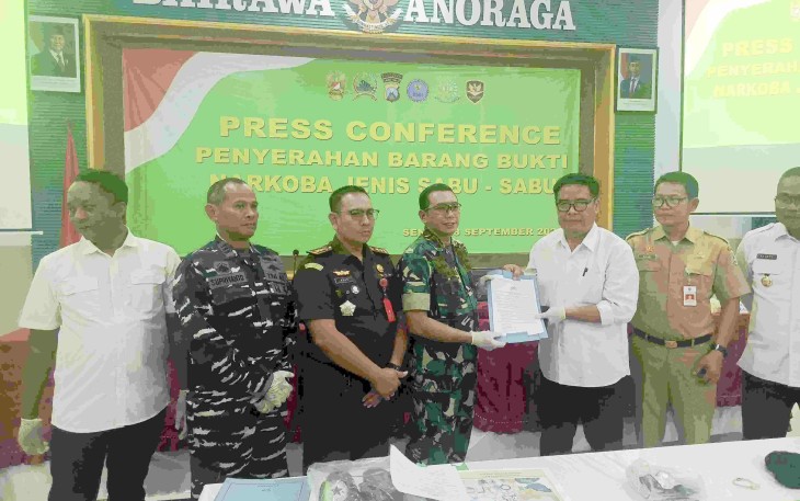 Penyerahan barang bukti narkoba sabu-sabu