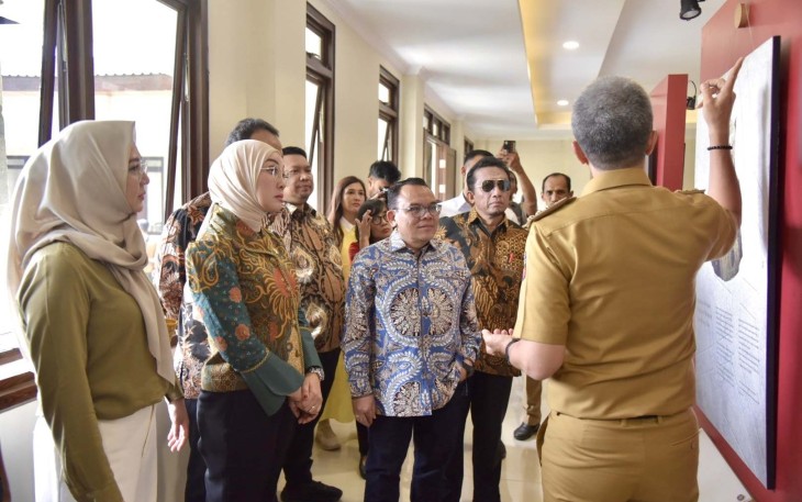 Ketua Komisi VII DPR RI Saleh Partaonan Daulay saat memimpin Panita Kerja (Panja) Standardisasi Desa Wisata Komisi VII DPR RI ke kota Bogor, provinsi Jawa Barat, Senin (8/9/2025)