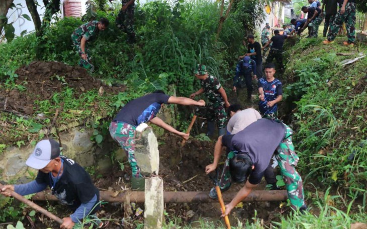 Pembersihan aliran sungai di wilayah 
