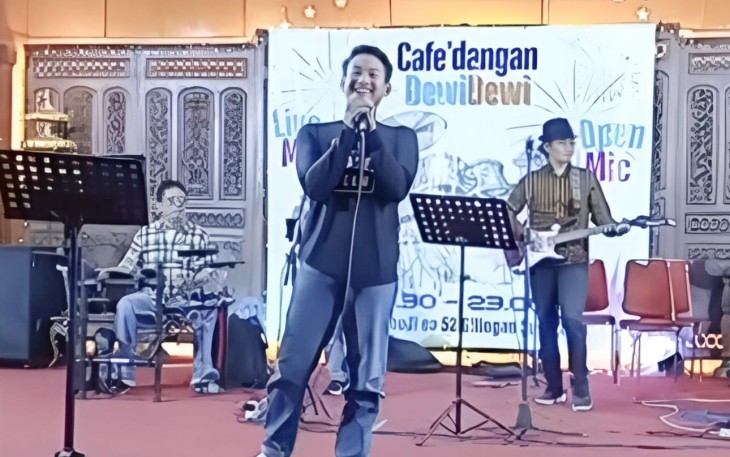 Kevin Brilli saat melantunkan salah satu tembang lawas, Selasa (23/9)