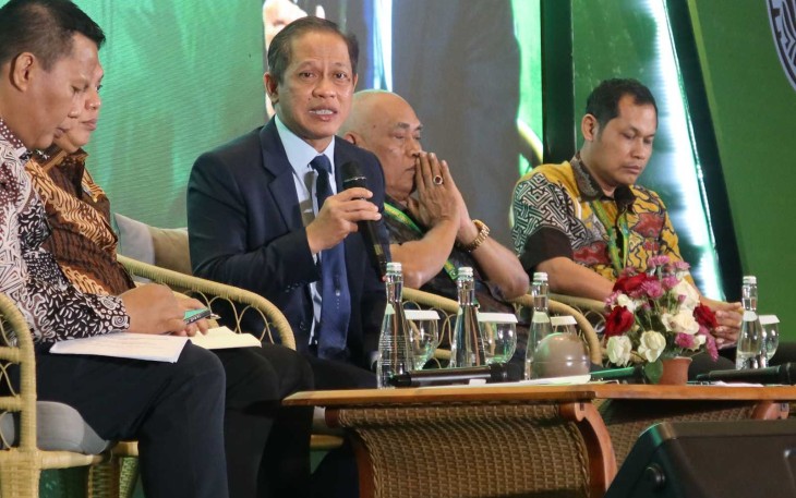 Menteri LH Hanif Faisol Nurofiq 