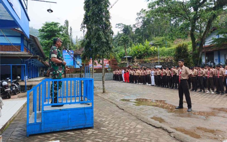 Danramil 0806-07/Watulimo Kapten Inf Fajar Setyawan 