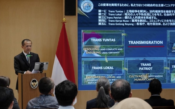 Mentrans Iftitah saat mempresentasikan dalam Business Forum di Osaka, Jepang