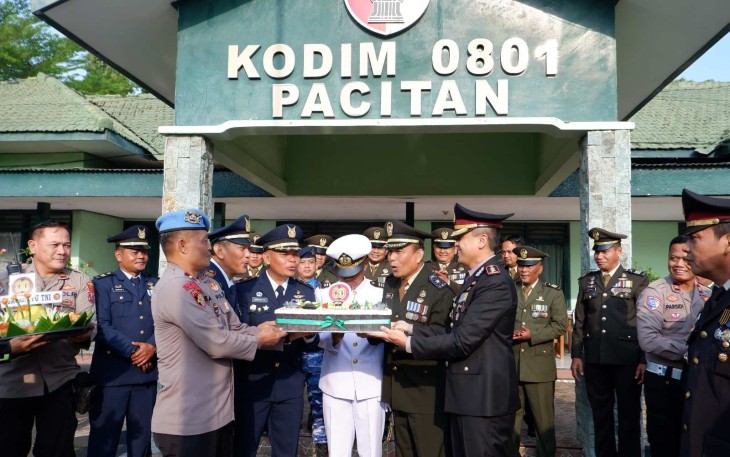 Surprise HUT TNI Ke-80 di Makodim Pacitan