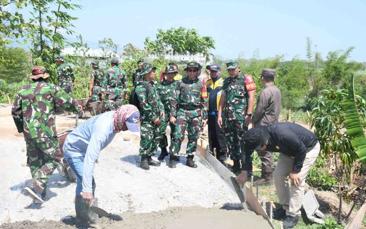 Rabat beton TMMD ke 126 Kodim 0804/Magetan