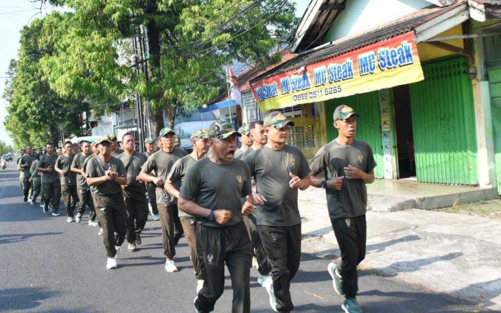 Lari pagi prajurit Kodim Ponorogo 