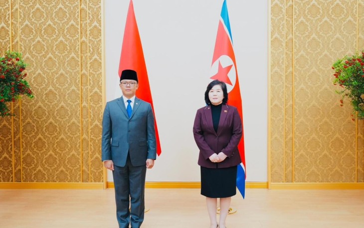 Menlu Sugiono bersama Menlu RRDK Choe Son Hui di Pyongyang, RRDK, Sabtu (11/10)