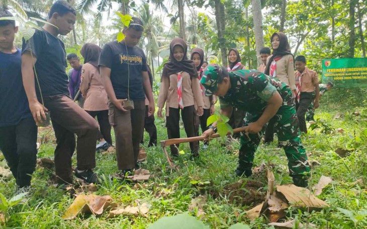 Tanam seribu pohon Gondang di wilayah kabupaten Trenggalek 