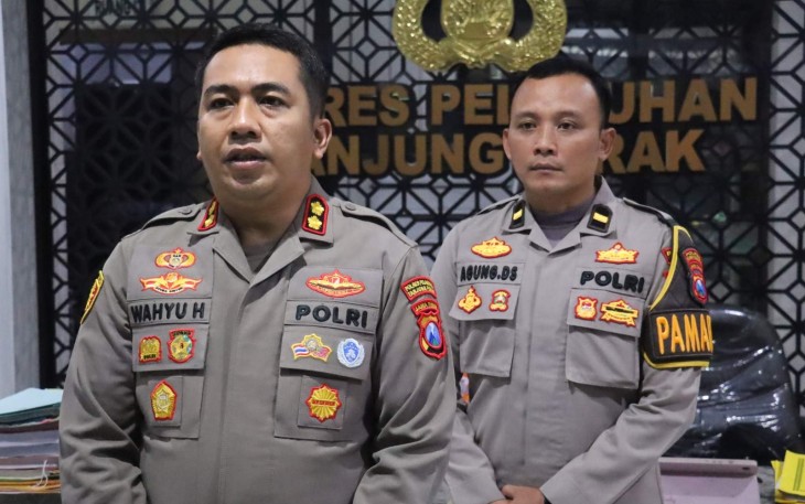 Kapolres Pelabuhan Tanjungperak AKBP Wahyu Hidayat saat memberikan keterangan pers