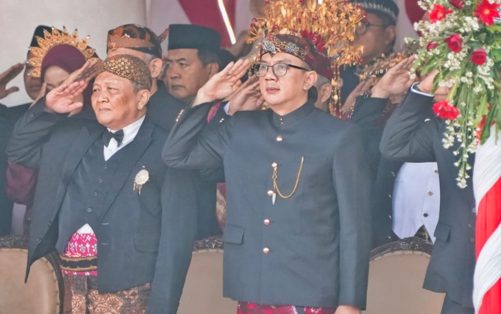 Wakil Ketua DPRD Jawa Timur, Deni Wicaksono saat mengikuti upacara HUT ke-80 RI, Minggu (18/8/2025).