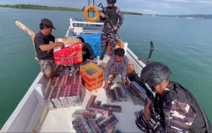 TNI AL saat Gagalkan Upaya Penyelundupan Ribuan Rokok Ilegal 