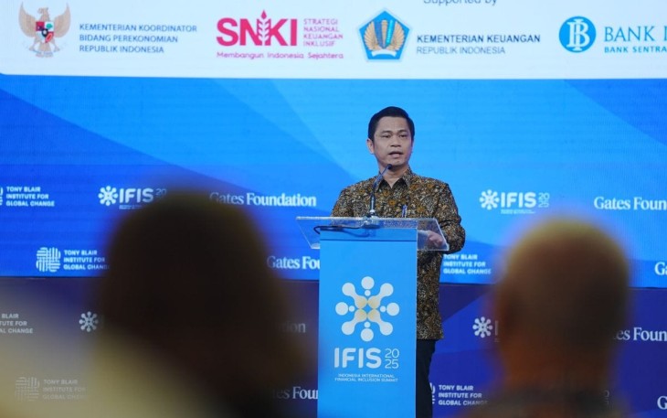 Deputi Bidang Koordinasi Perniagaan dan Ekonomi Digital Ali Murtopo Simbolon yang mewakili Menteri Koordinator Bidang Perekonomian Airlangga Hartarto dalam menyampaikan keynote speech pada acara Indonesia International Financial Inclusion Summit (IFIS) 2025, Selasa (605).