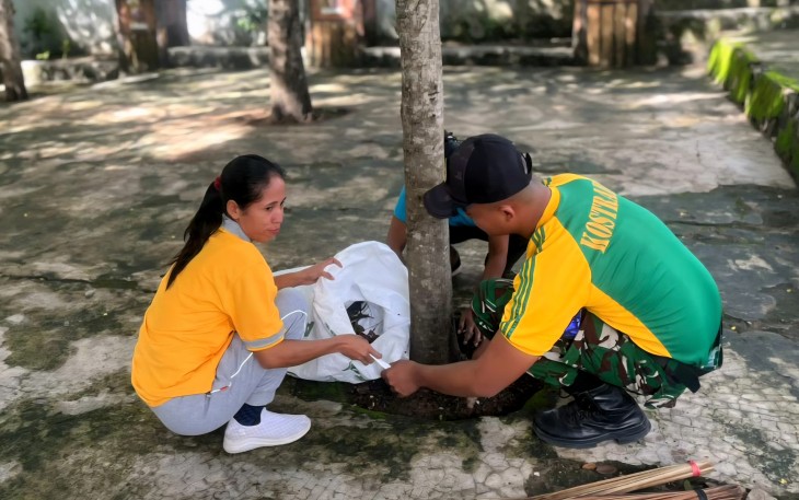 Karya Bakti Satgas Pamtas RI–RDTL Sektor Timur di Gereja Katolik St. Maria Bunda Penebus Fatuketi, Desa Umanen, Kecamatan Atambua Barat, Kabupaten Belu, Nusa Tenggara Timur.