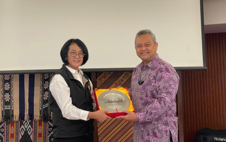 Dir PPA PPO Bareskrim Polri Brigjen. Pol. Dr. Nurul Azizah bersama perwakilan Konjen RI Hong Kong Baskara Pradipta, di KJRI Hong Kong pada Senin (4/8).