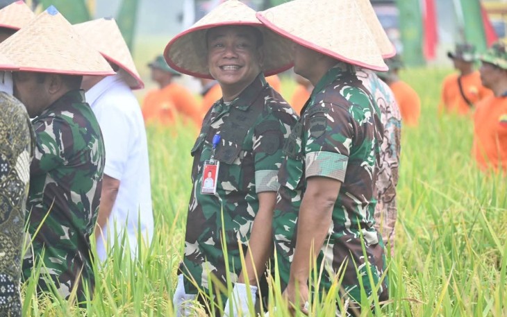 Danlanud Soewondo Hadiri Kegiatan Panen Raya Lahan Ketahanan Pangan.