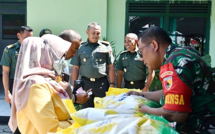 Gerakan Pangan Murah di Makoramil 0802/05 Kauman, Desa Somoroto, Kecamatan Kauman, Kabupaten Ponorogo, Selasa (26/8/2025).