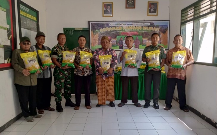 Gerakan Pangan Murah di Koramil 0806-03/Durenan, Selasa (26/8/2025).