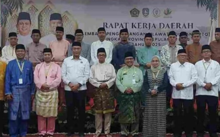 Foto bersama usai Rapat Kerja Daerah (Rakerda) Lembaga Pengembangan Tilawatil Quran (LPTQ) Tingkat Provinsi Kepulauan Riau.