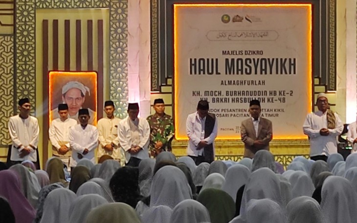 Dandim 0801/Pacitan yang diwakili Danramil 0801/03 Arjosari Letda Cke Misrum hadiri kegiatan Dzikro Haul Akbar Almaghfurlaha Kh. Bakri Hasbulloh ke 48 dan Kh. Moch.Burhanuddin ke 2 Tahun 1446 H/2025 M dengan penceramah Dr. Kh.M Habib Abdus Syakur, M. Ag (Pengasuh Pondok Pesantren Al Imdad Bantul Yogyakarta)Bertempat di Pondok Pesantren Al-Fattah Kikik, Jl Raya Arjosari Nawangan Km 01, Dsn Krajan, Desa/Kec Arjosari, Kab.Pacitan, Sabtu (22/02/2025)