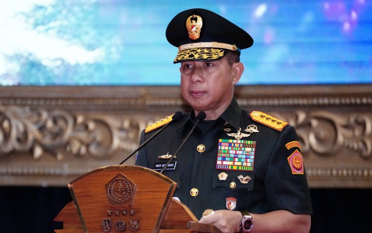 Panglima TNI Jenderal TNI Agus Subiyanto saat memimpin upacara Sertijab