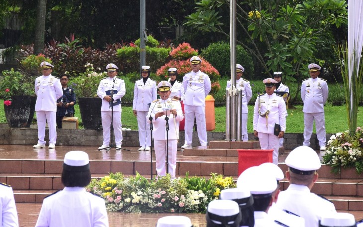 Upacara yang dipimpin oleh Kepala Bakamla RI, Laksamana Madya TNI Dr. Irvansyah, S.H.,M.Tr.Opsla ini mengusung tema “Bersama Wujudkan Laut Aman untuk Indonesia Maju.”, Jakarta, Selasa (14/1/2025).