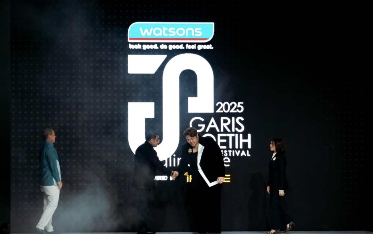 Menekraf Teuku Riefky Harsya saat membuka Garis Poetih Raya Festival karya Ivan Gunawan di Jakarta, Kamis (16/1)