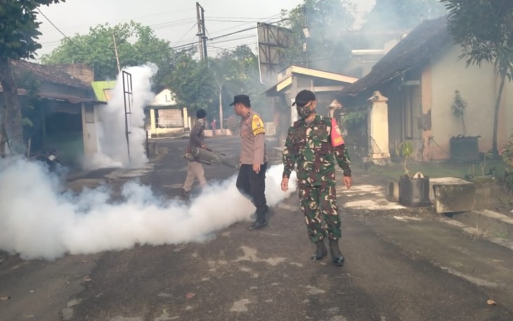 Fogging di wilayah desa binaan 