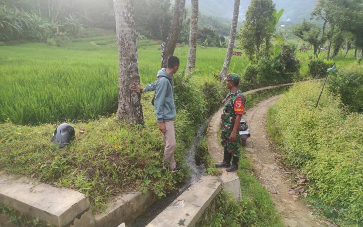 Pengecekan irigasi persawahan di wilayah desa binaan 