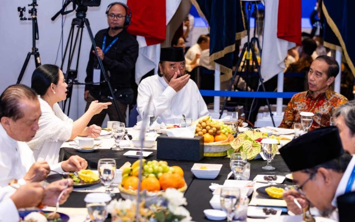 Joko Widodo berbuka puasa bersama dengan Ketum Partai Nasdem dan Ketua DPR RI di Jakarta 