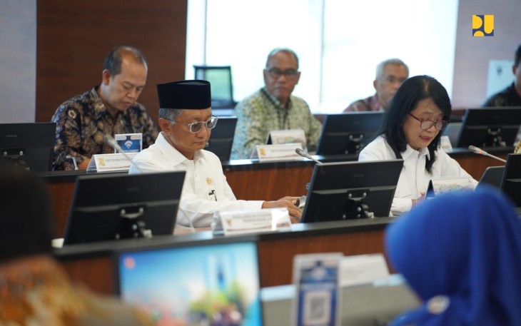 Menteri PU Dody Hanggodo bersama Wamen PU Diana Kusumastuti dalam rakor pengendalian banjir di provinsi Banten