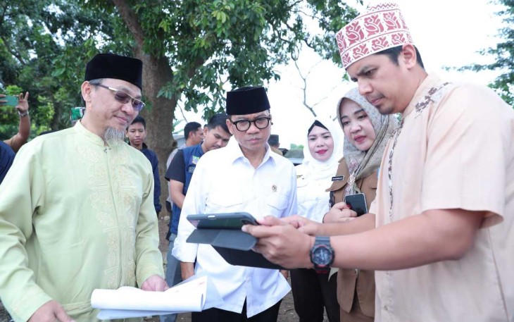 Mendes PDT Yandri Susanto menerima pemaparan perihal situ Cibeureum 