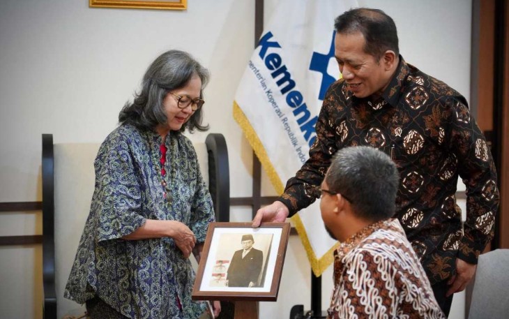 Wamenkop Ferry Juliantono bersama putri bung Hatta, Halida Nuriah Hatta, Selasa (25/3)