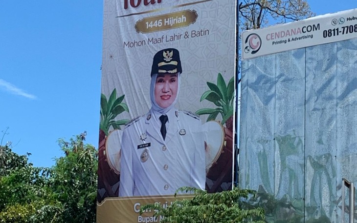 Baliho Besar Bupati Natuna di Kota Batam 