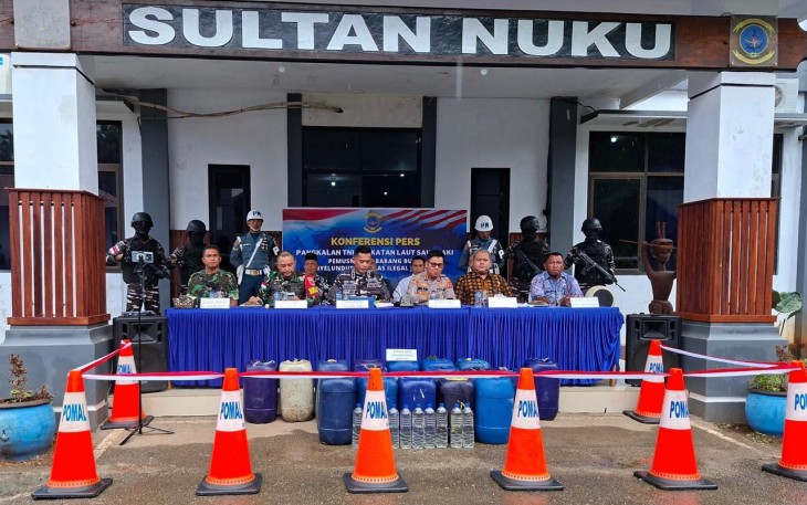 TNI Al Musnahkan 665 Liter Miras Ilegal Jenis Sopi
