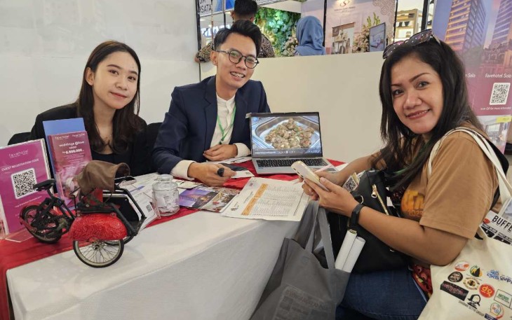Stand Favehotel Solo Baru dan Favehotel Manahan Solo di Bengawan Solo Travel Mart 2025, Kamis (8/5)