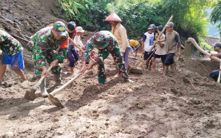Pelebaran jalan wilayah desa binaan 