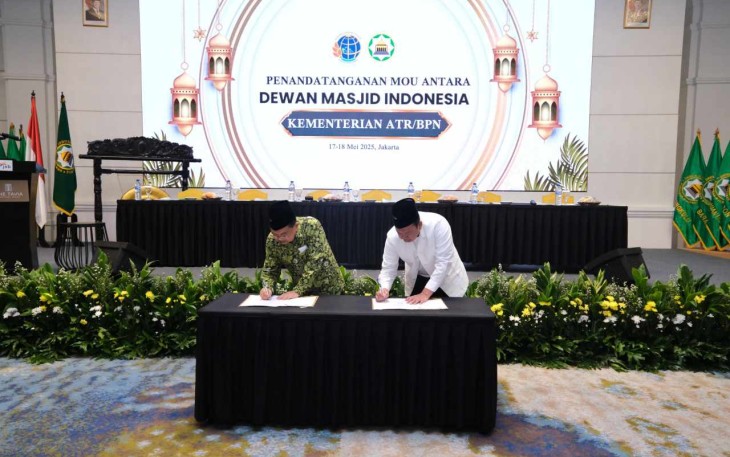 Menteri Nusron saat menandatangani MoU dengan DMI di Jakarta 