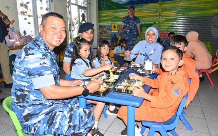 Danlanud Husein Sastranegara Kolonel Pnb Alfian saat mengunjungi sekolah wilayah kecamatan Cicendo