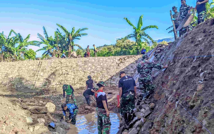 Pengerjaan embung desa Barua 